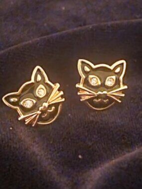 Avon Black Cat Earrings Gold Tone Rhinestone Eyes Enamel Stud